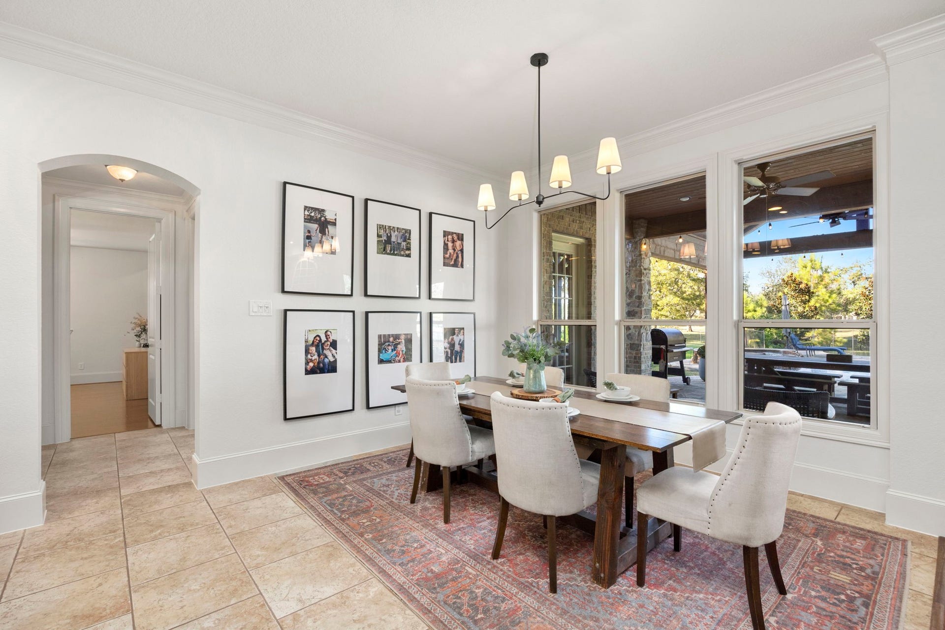 22 Parsonage Cove, Missouri City, TX 77459 Breakfast area is a great size large enough for a full size table. The wall of windows lets in an ample amount of natural lighting!
