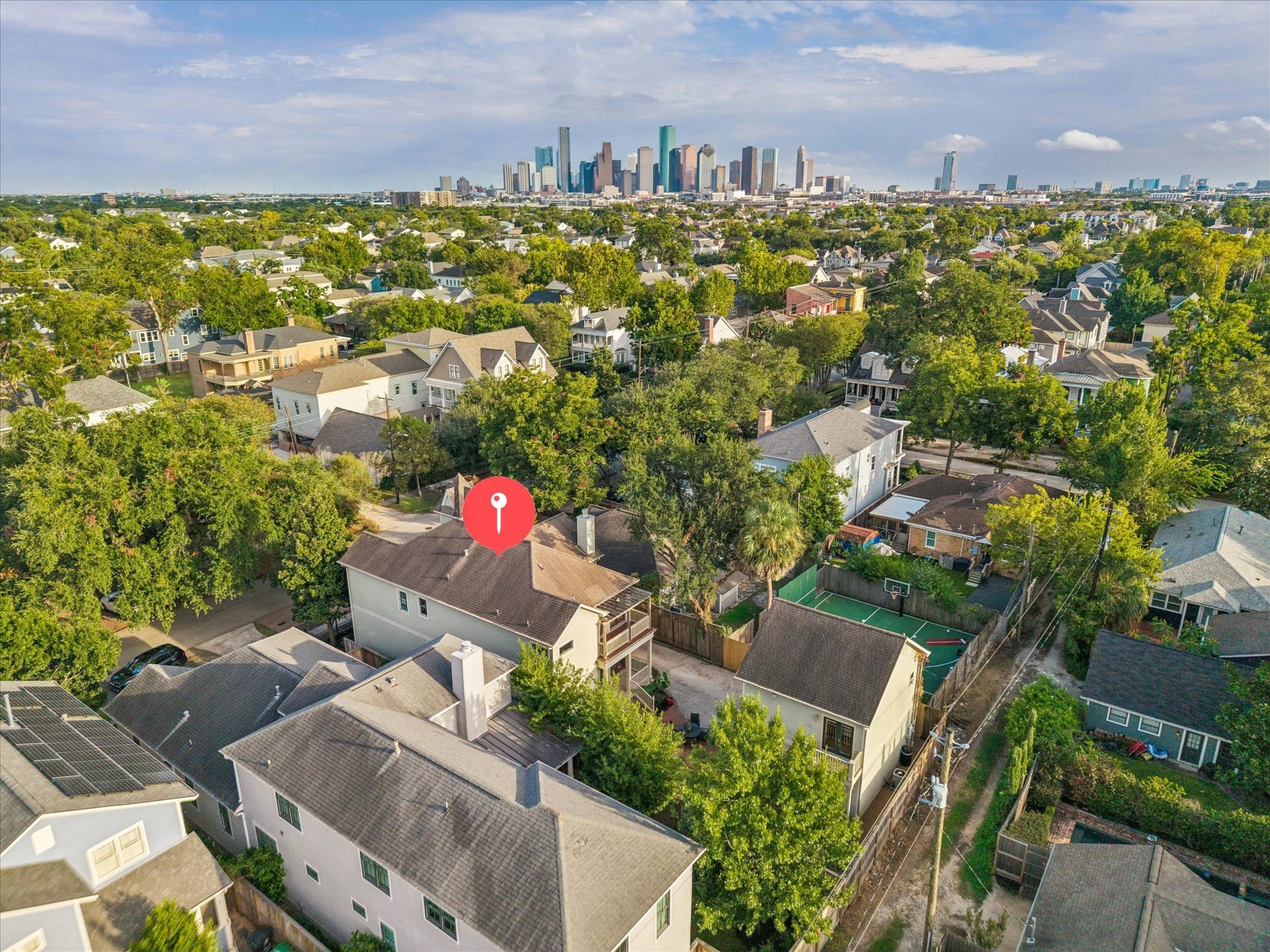 This Heights location puts so much within easy reach, from shopping, dining and parks to everyday conveniences and an easy commute. The home is also zoned to TEA A rated Harvard Elementary, Hogg Middle and Heights High School.
