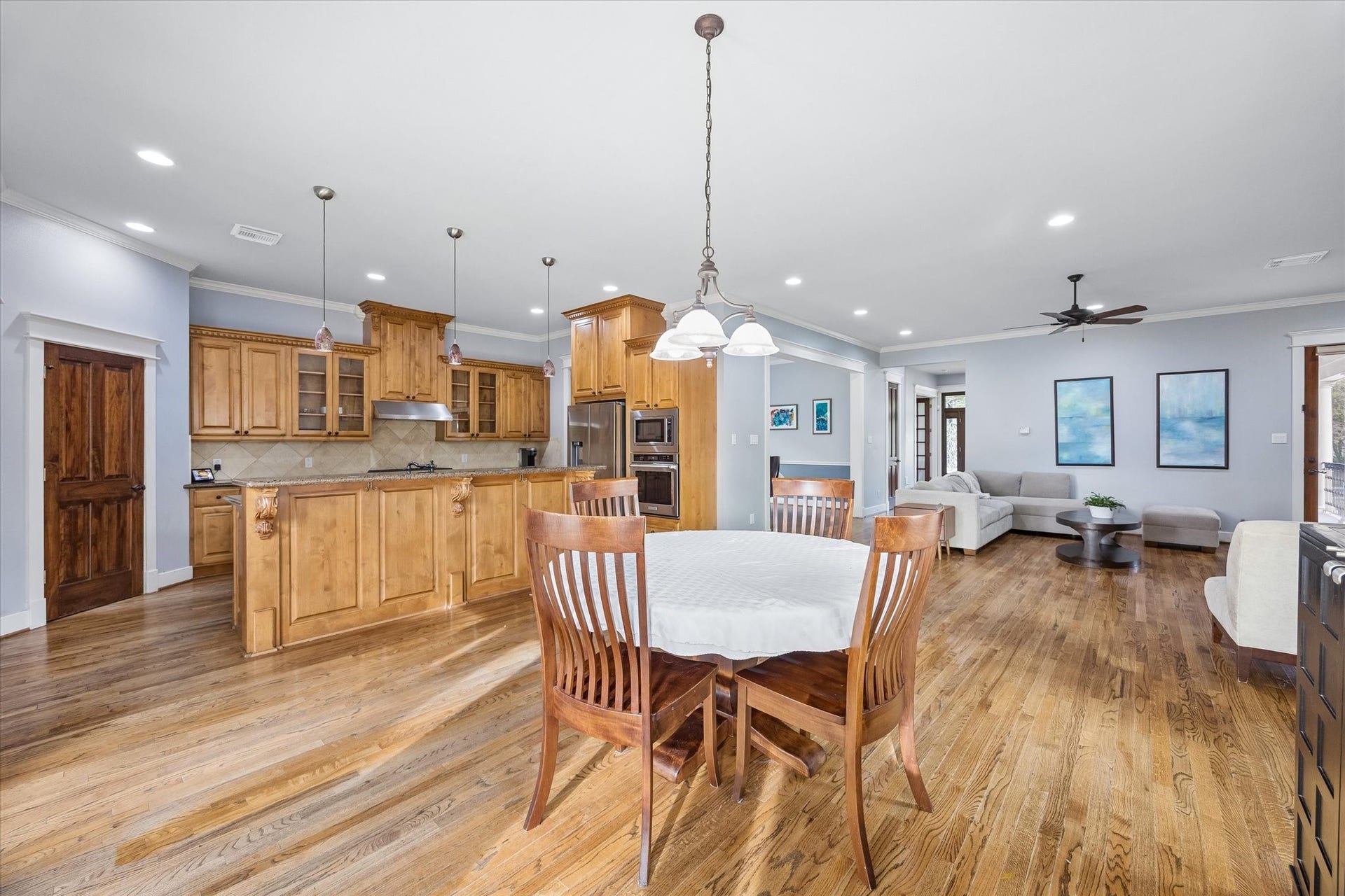 This casual dining area keeps everyday meals easy and connected, with the chefs kitchen and family room just steps away. It is equally ready for slow breakfasts, projects at the table, quick weeknight dinners or catching up over one more cup of coffee.
