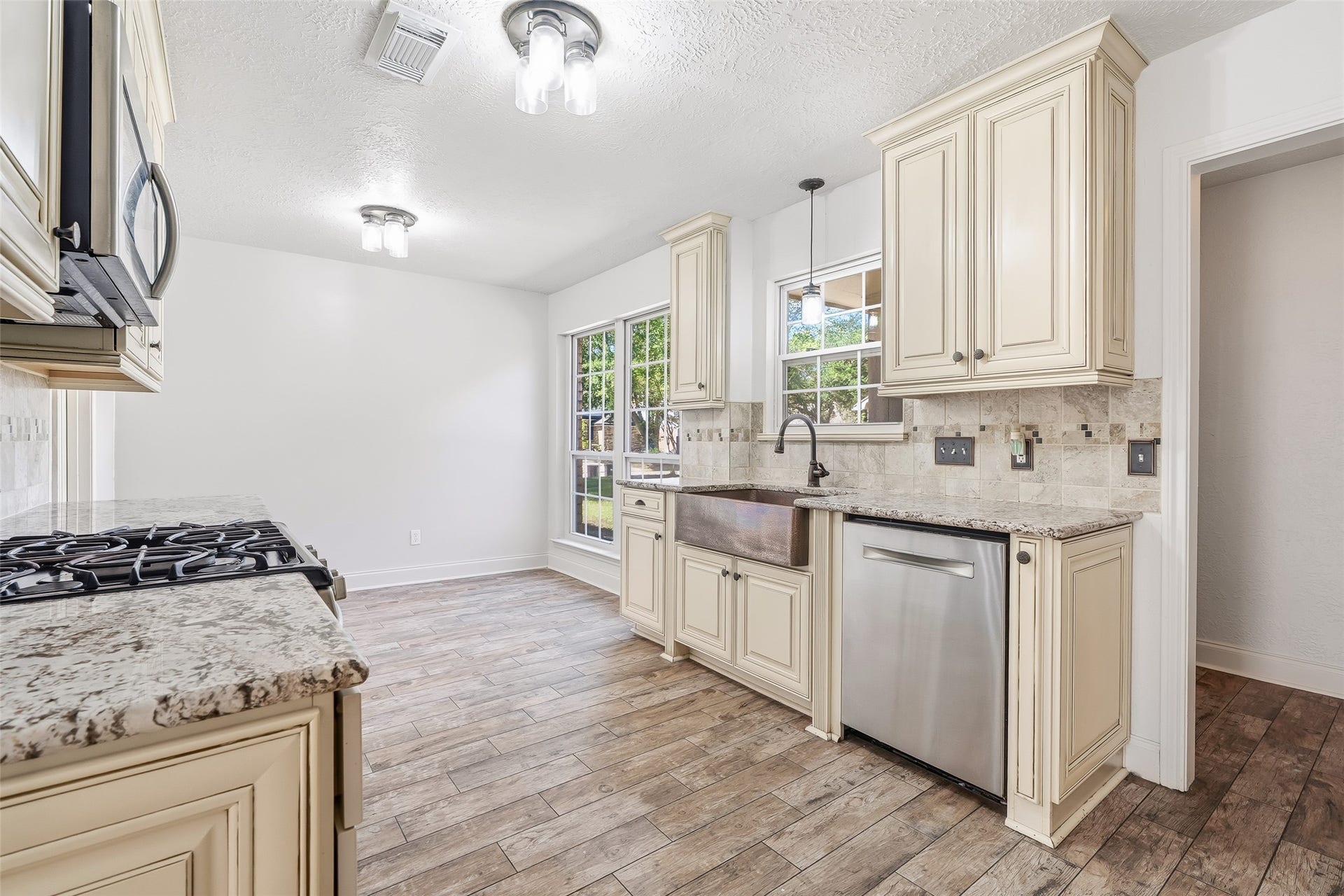 25806 Old Carriage Lane, Spring, TX 77373 Kitchen features a beautiful farmhouse sink.