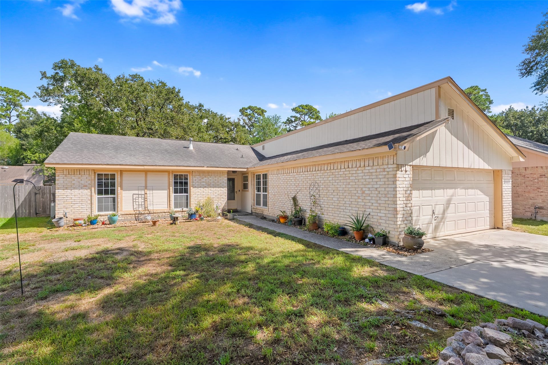 25806 Old Carriage Lane, Spring, TX 77373 Convenient location near Hardy Toll Road and I-45.