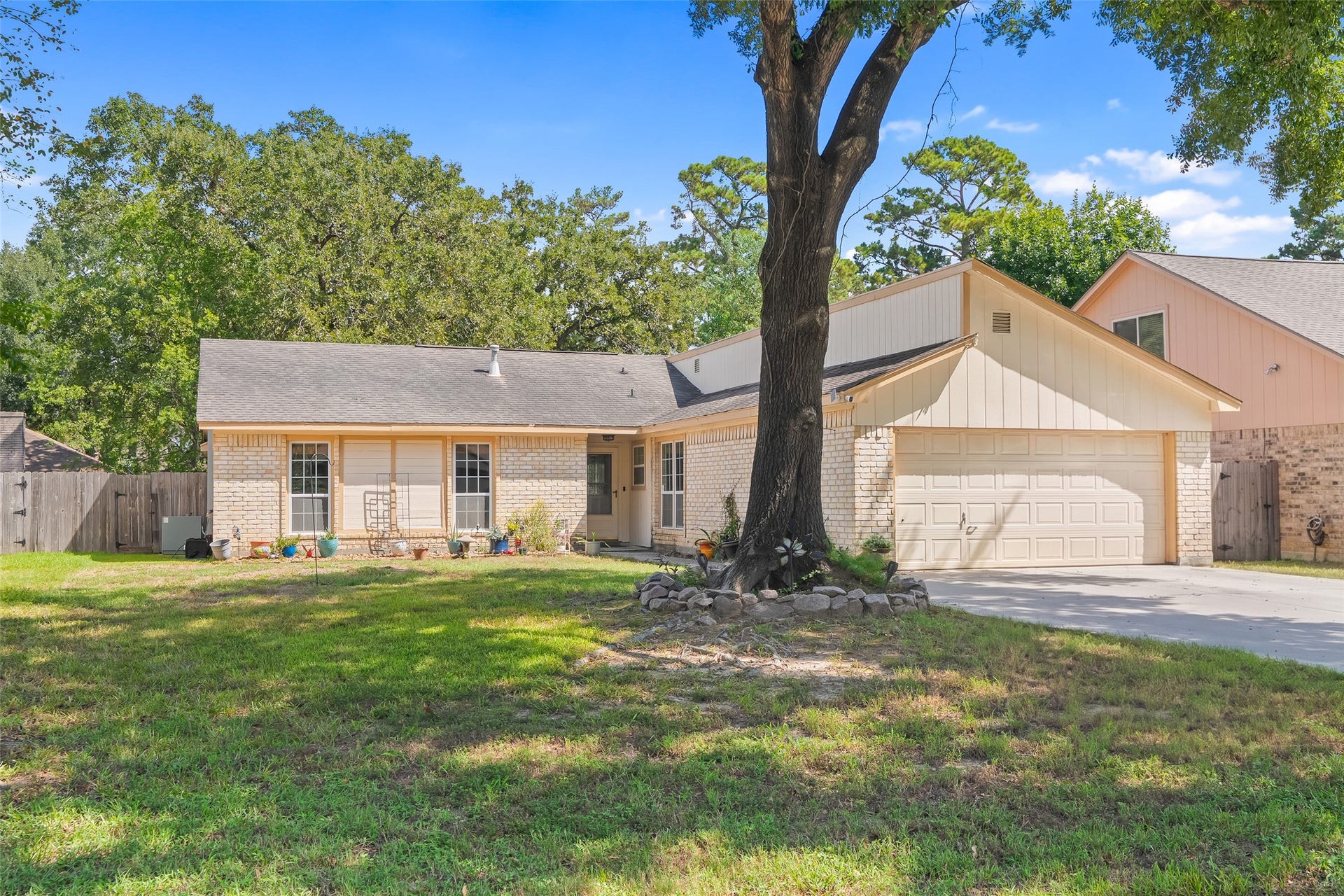 25806 Old Carriage Lane, Spring, TX 77373 This home features 3 bedrooms and 2 baths.