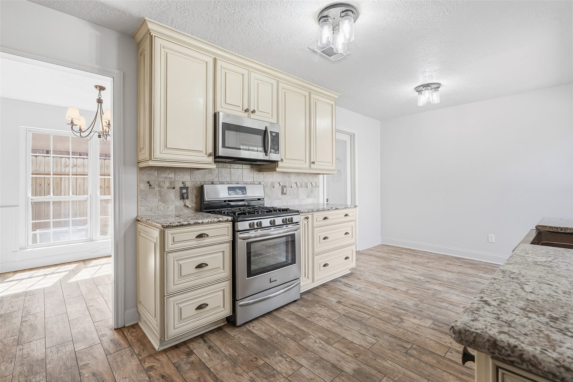 25806 Old Carriage Lane, Spring, TX 77373 Attached to the kitchen is a breakfast nook and also the formal dining space.