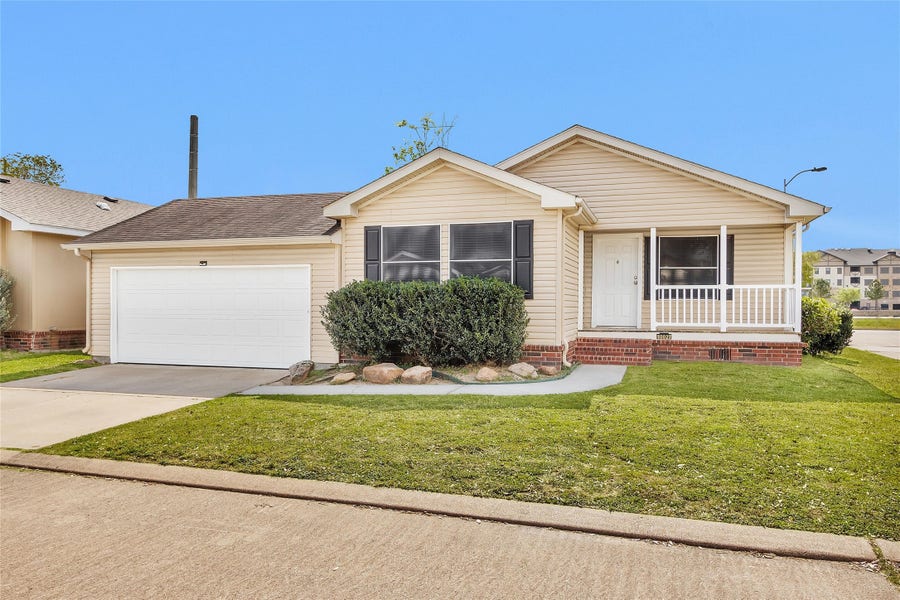 Property photo for 10027 Berrypatch Lane, Tomball, TX
