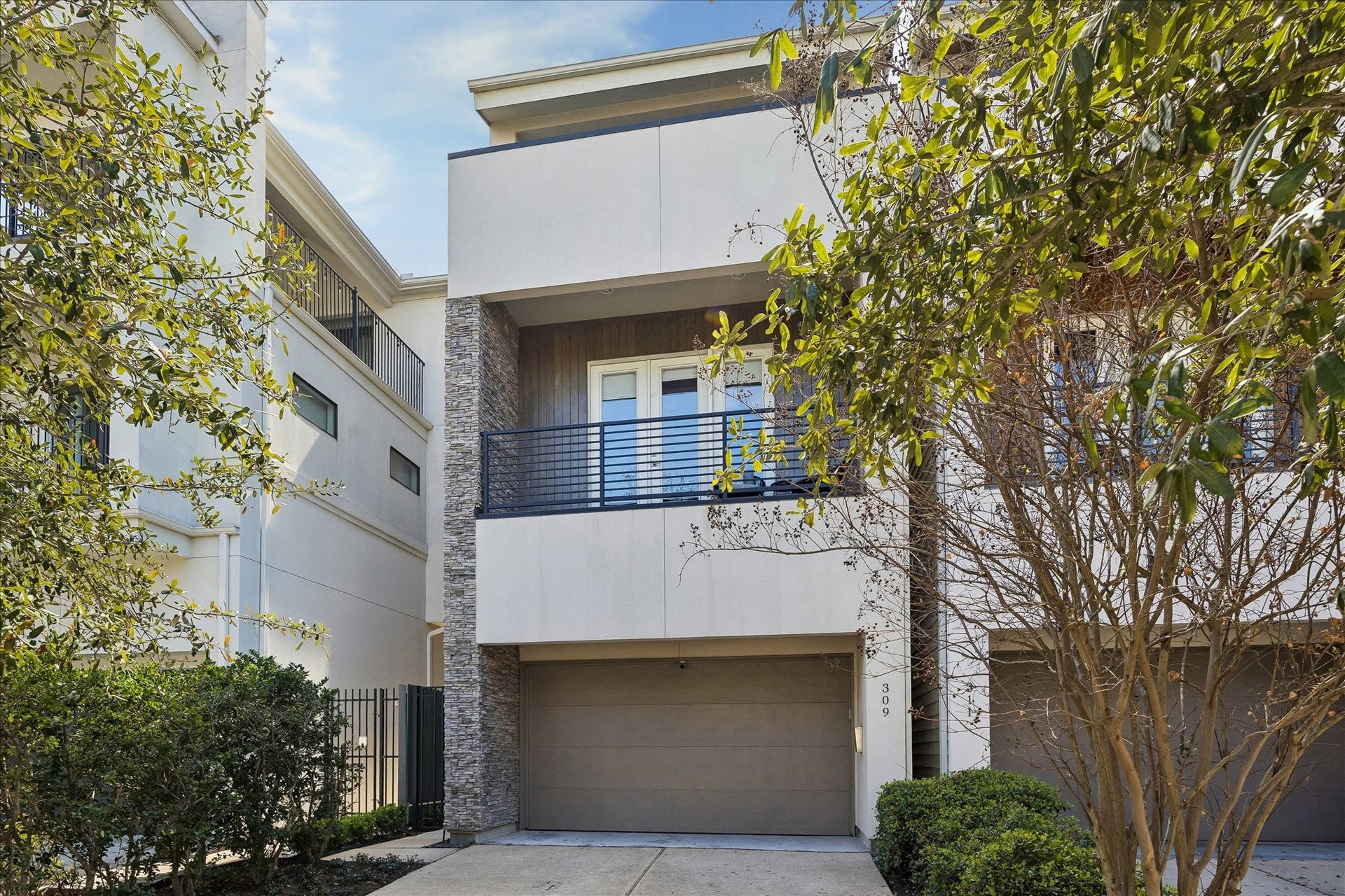 309 Peden Street Street, Houston, TX 77006 Front of home with additional parking for guests! Balcony on second floor off primary and large covered terrace on thrid floor.