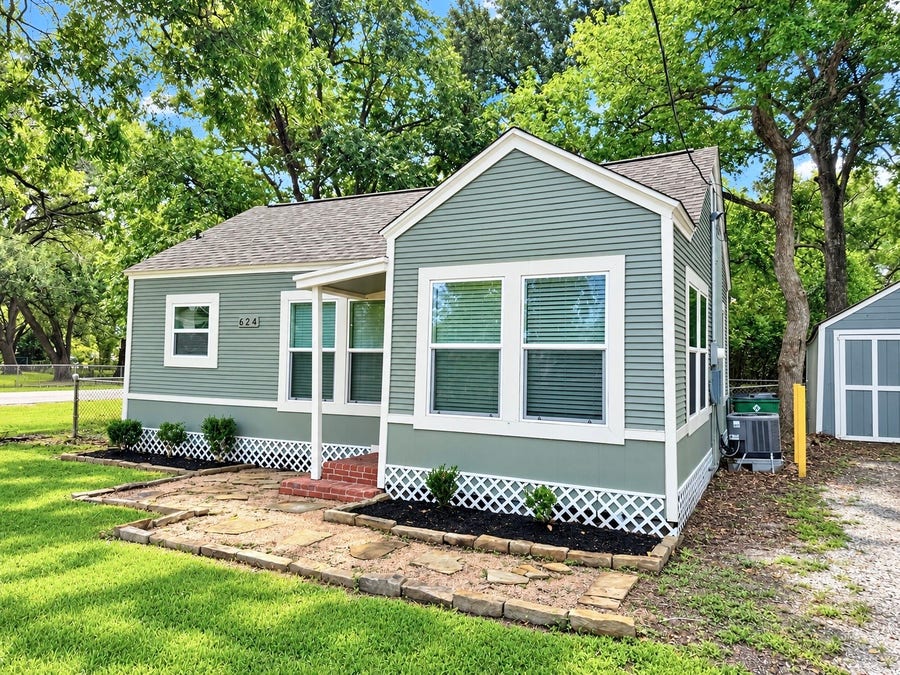 Property photo for 624 E Magnolia Street, Angleton, TX
