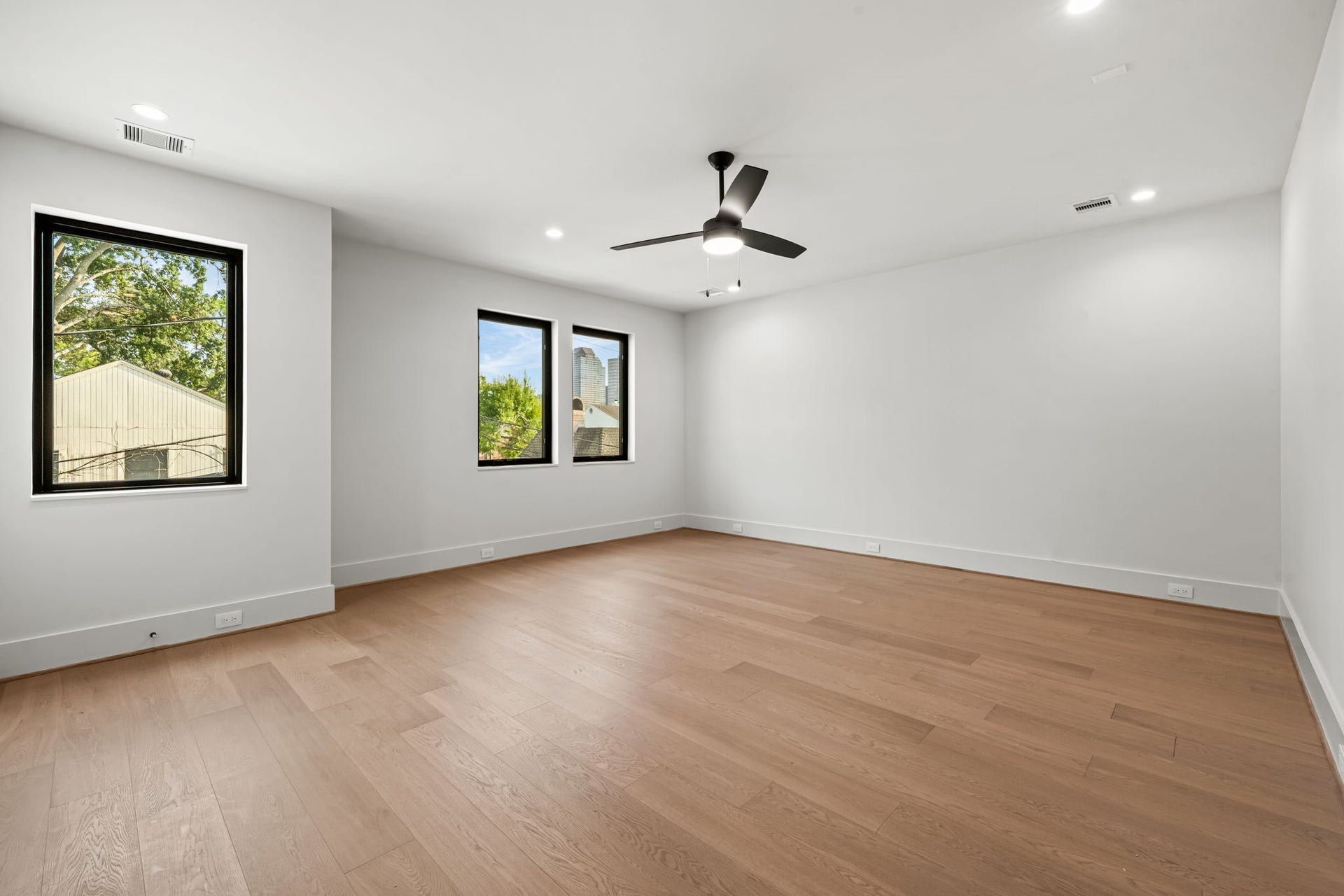 5409 Chevy Chase, #A, Houston, TX 77056 The second floor family room offers flexibility of uses.