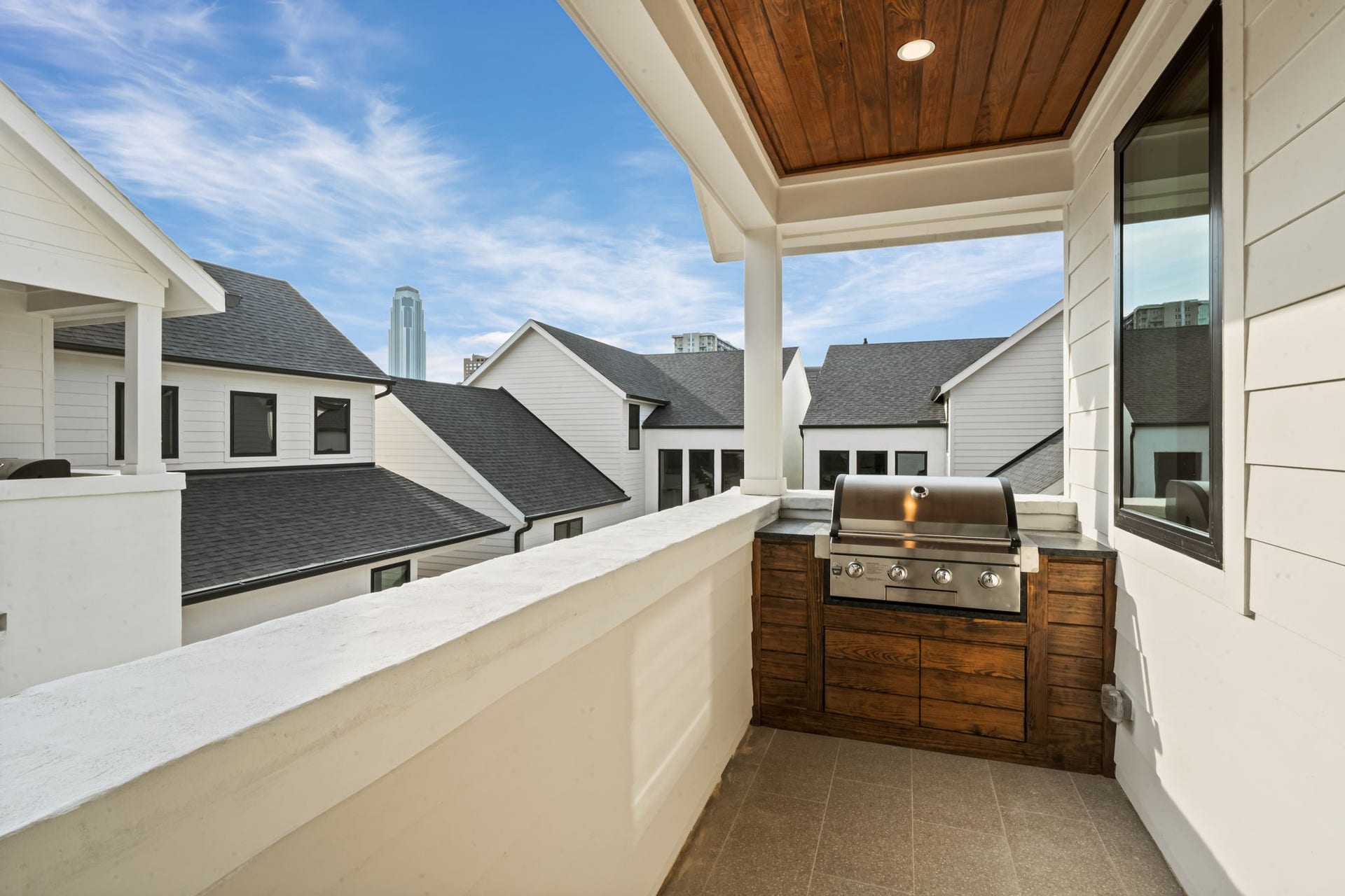 5409 Chevy Chase, #A, Houston, TX 77056 Built-in grill space on the covered terrace.