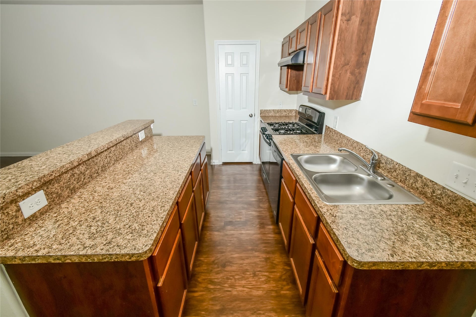 5546 Plantation Forest Drive, Katy, TX 77449 Photos may be representative of the floor plan and not the exact home. Finishes, layout, and features of the actual property for lease may vary.