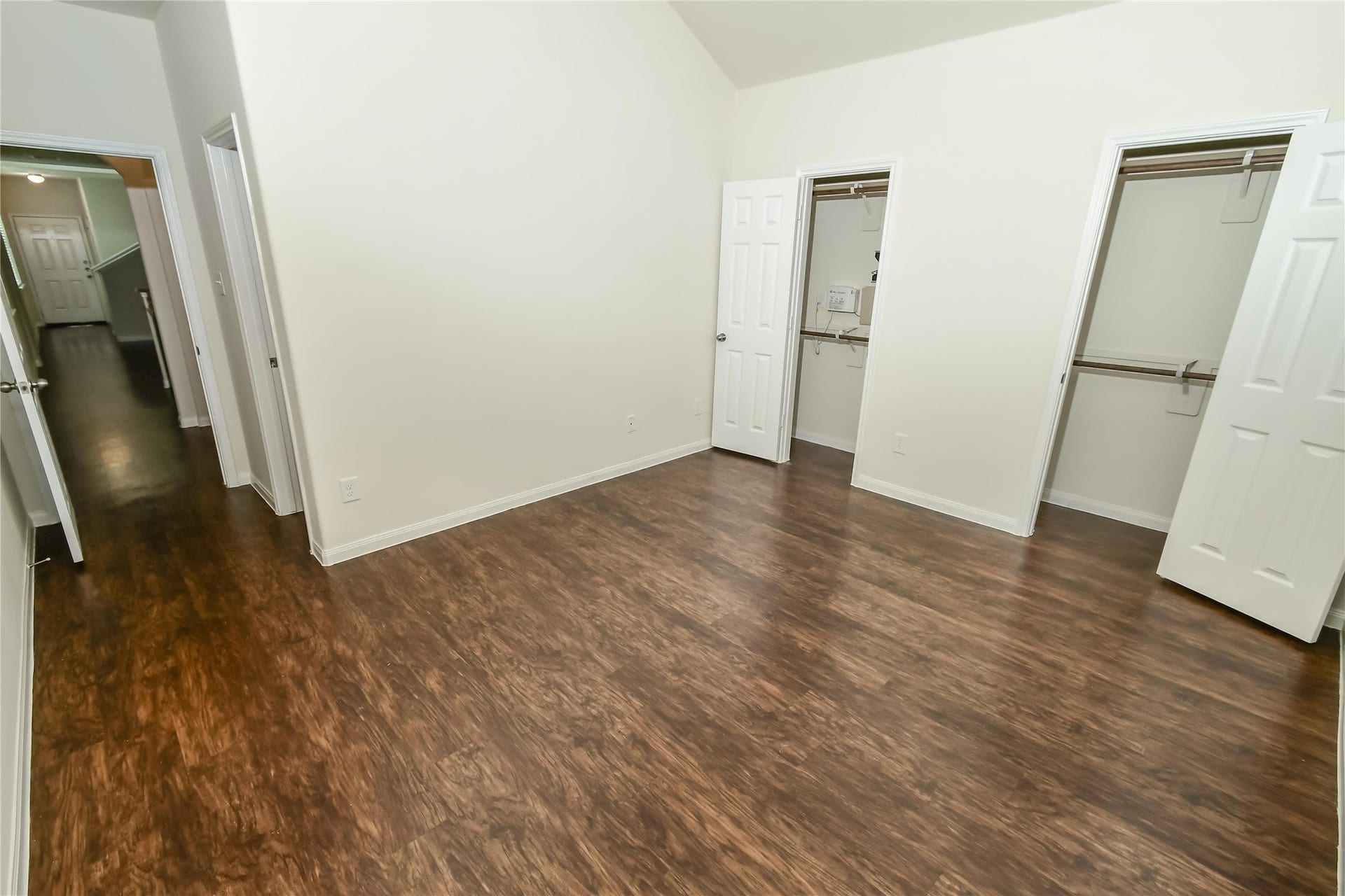 5546 Plantation Forest Drive, Katy, TX 77449 Photos may be representative of the floor plan and not the exact home. Finishes, layout, and features of the actual property for lease may vary.