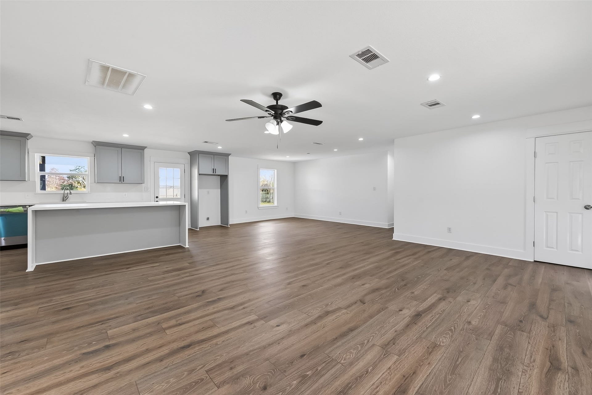 2311 8th Street, Liverpool, TX 77577 2311 8th Street, Liverpool, TX 77577