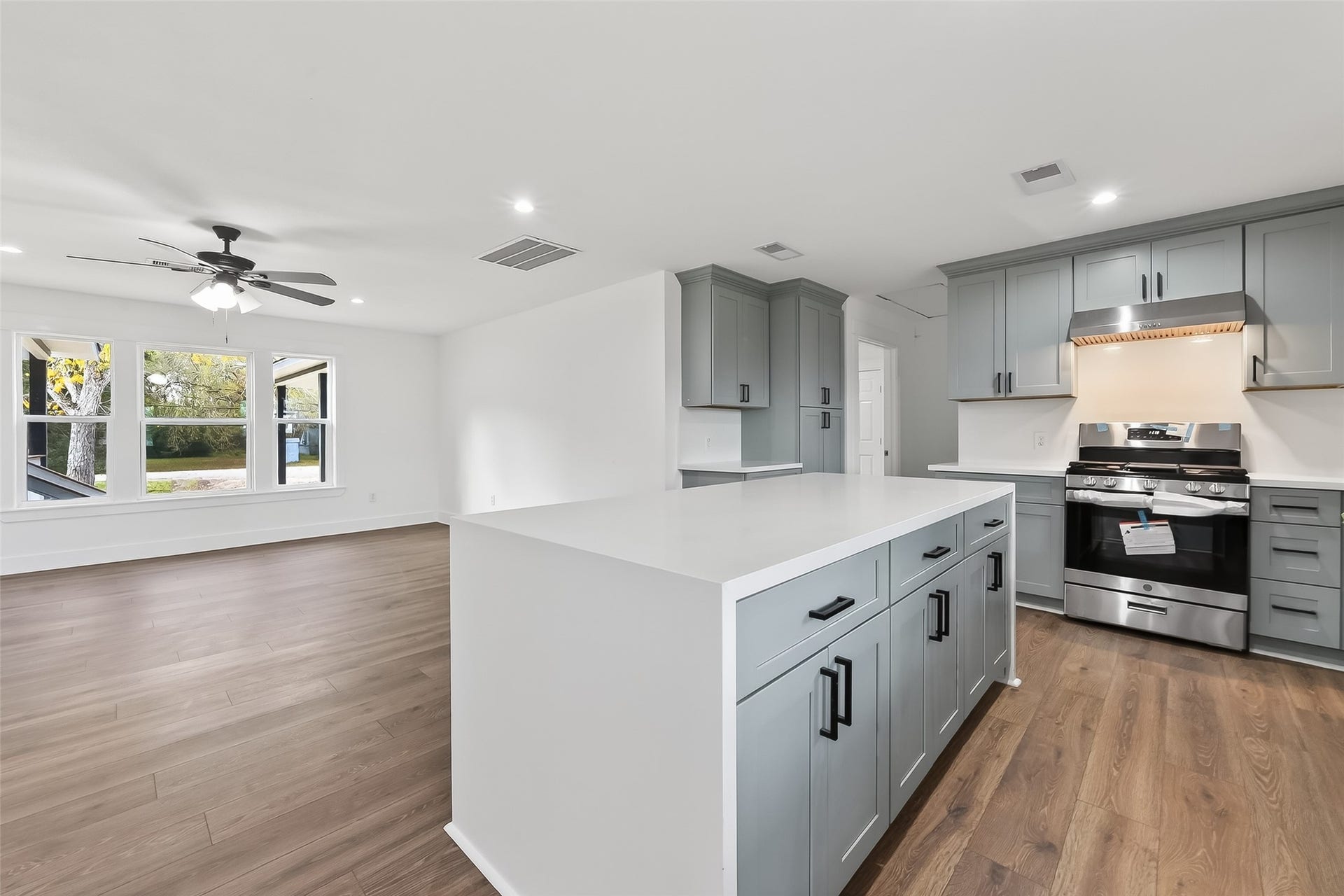 2311 8th Street, Liverpool, TX 77577 2311 8th Street, Liverpool, TX 77577