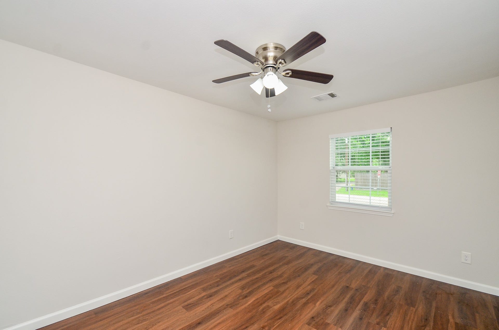 6425 Sidney Street, Houston, TX 77021 6425 Sidney Street, Houston, TX 77021