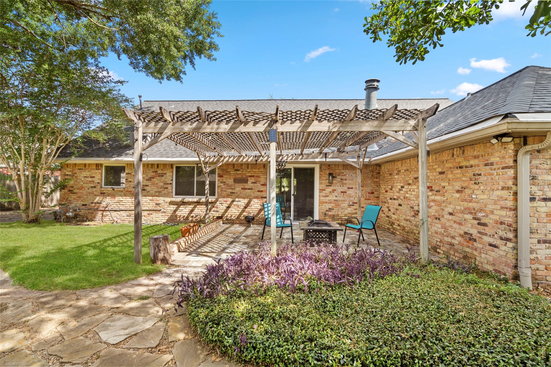 10519 Londonderry Drive, Houston, TX 77043 Pergola covered space just off the living room