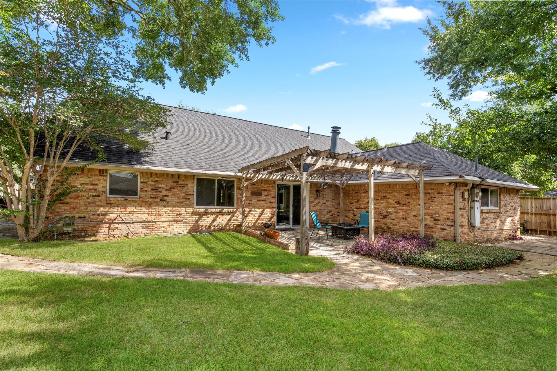 10519 Londonderry Drive, Houston, TX 77043 The backyard is the most beautiful and functional for play, entertaining, or just relaxing