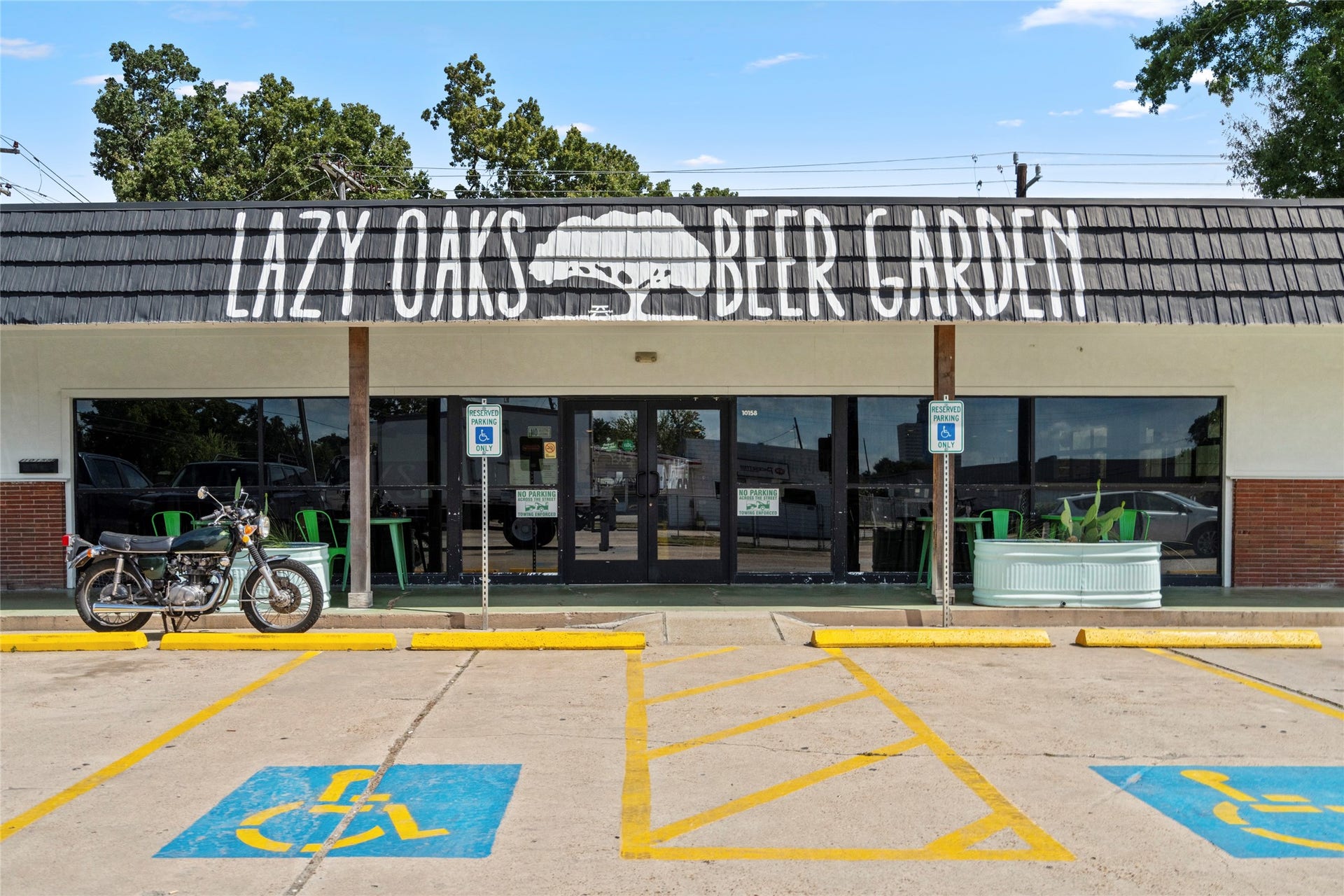 10519 Londonderry Drive, Houston, TX 77043 Lazy Oaks is a fun place to hang and is within walking distance