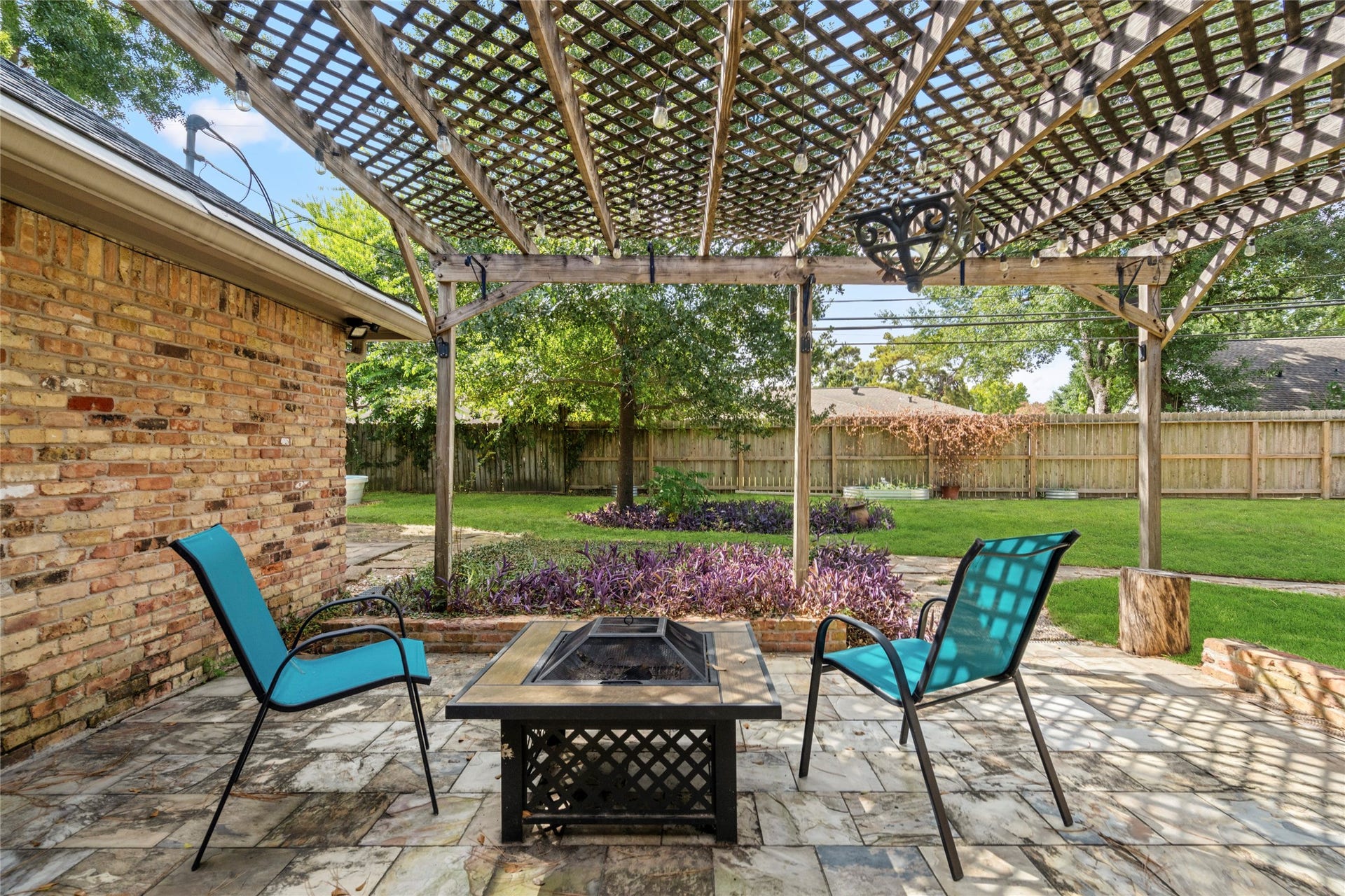 10519 Londonderry Drive, Houston, TX 77043 Closer look under the pergola.