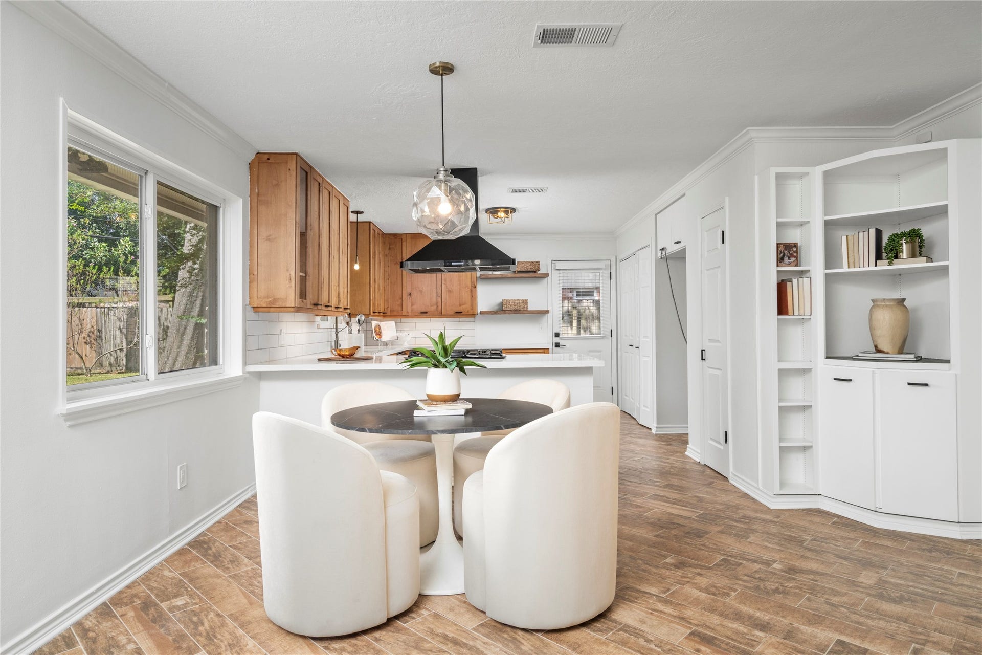 10519 Londonderry Drive, Houston, TX 77043 Breakfast nook or easy weeknight dining just off the kitchen allows functional living