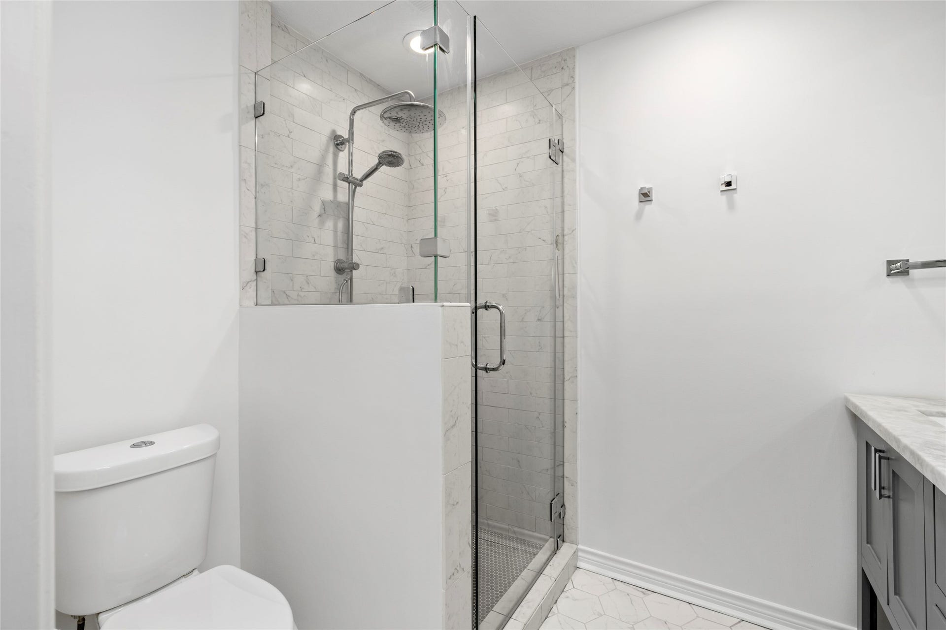 10519 Londonderry Drive, Houston, TX 77043 Primary bath shower