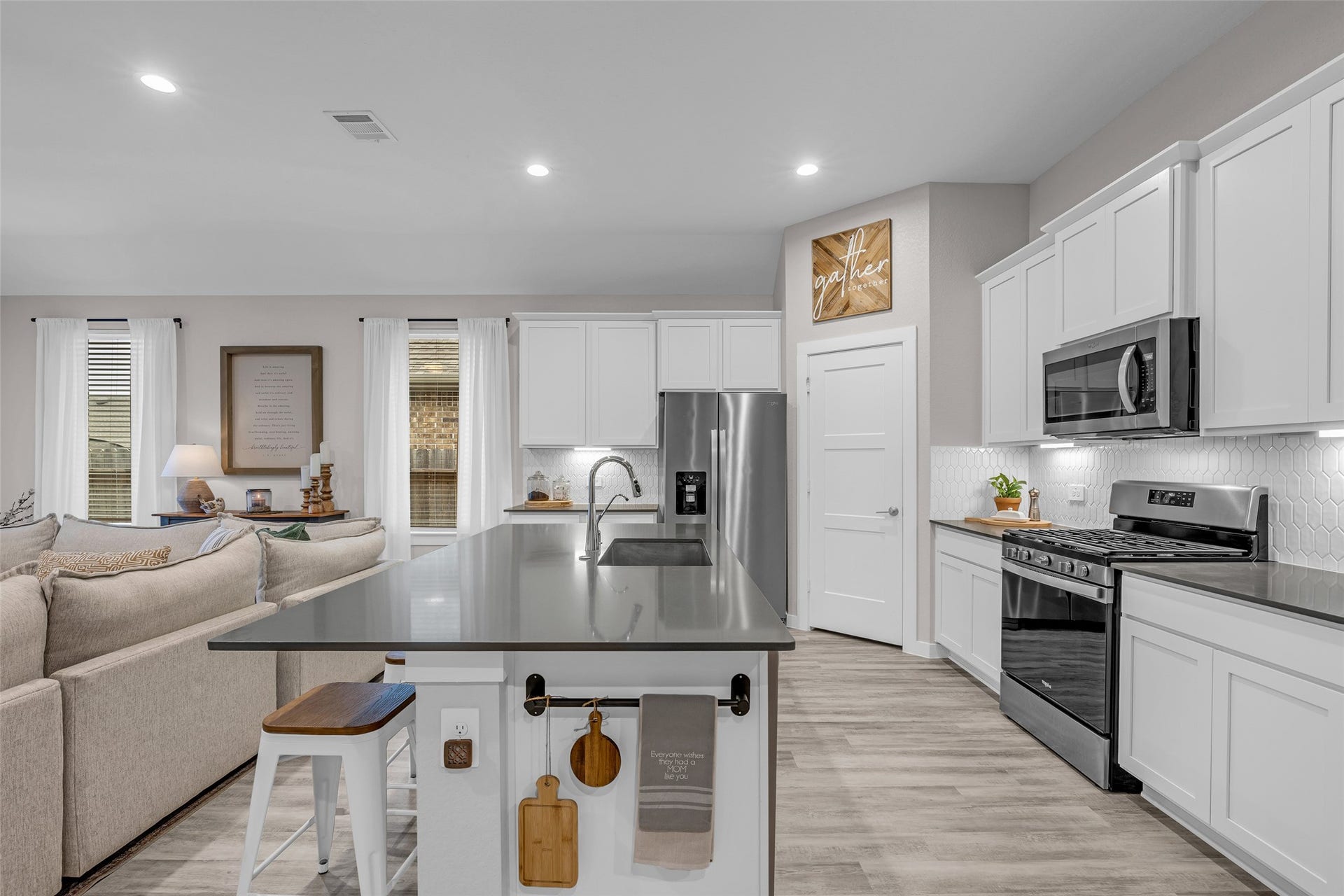 1569 Oakdale Crest Drive, Montgomery, TX 77316 1569 Oakdale Crest Drive, Montgomery, TX 77316