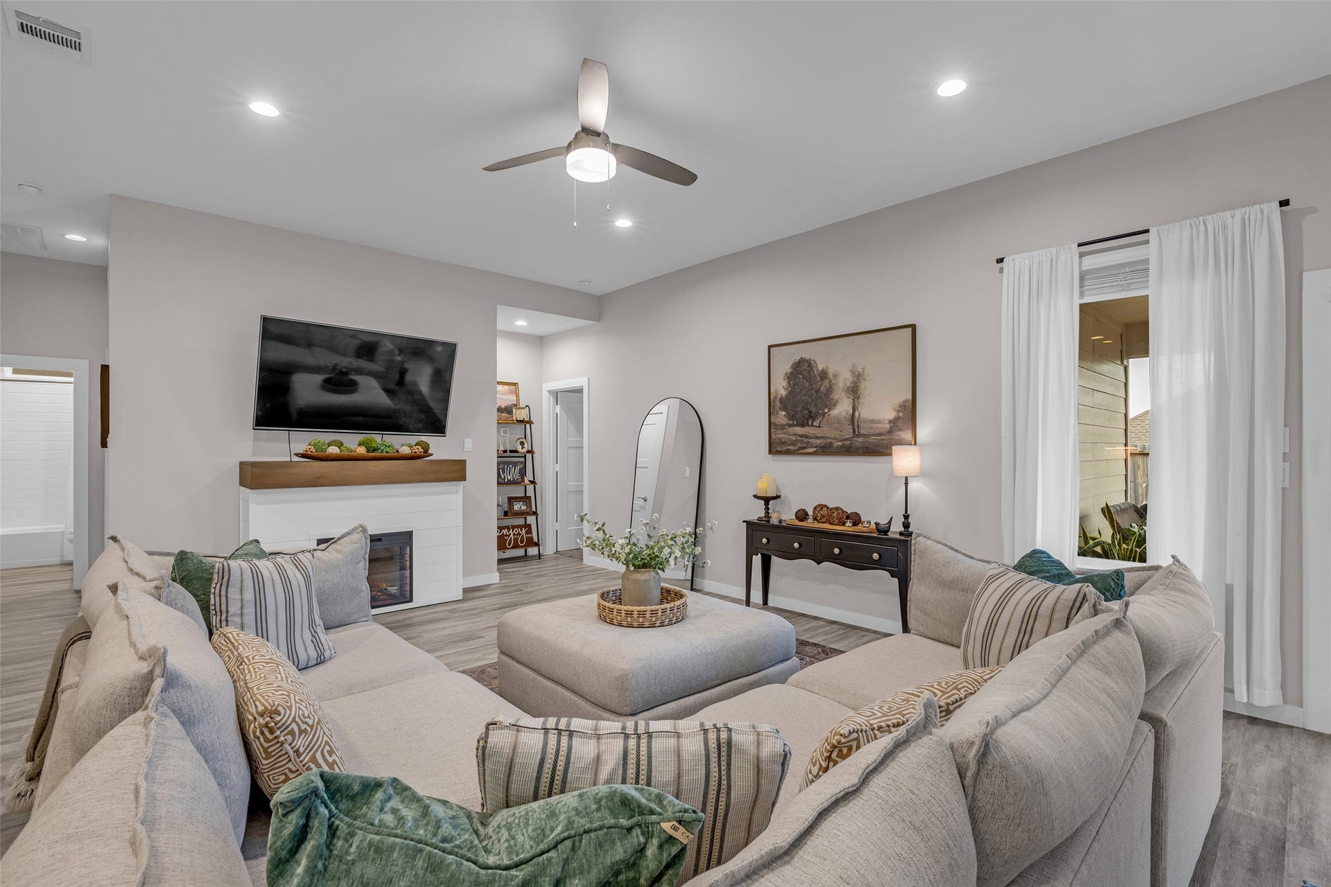 1569 Oakdale Crest Drive, Montgomery, TX 77316 1569 Oakdale Crest Drive, Montgomery, TX 77316
