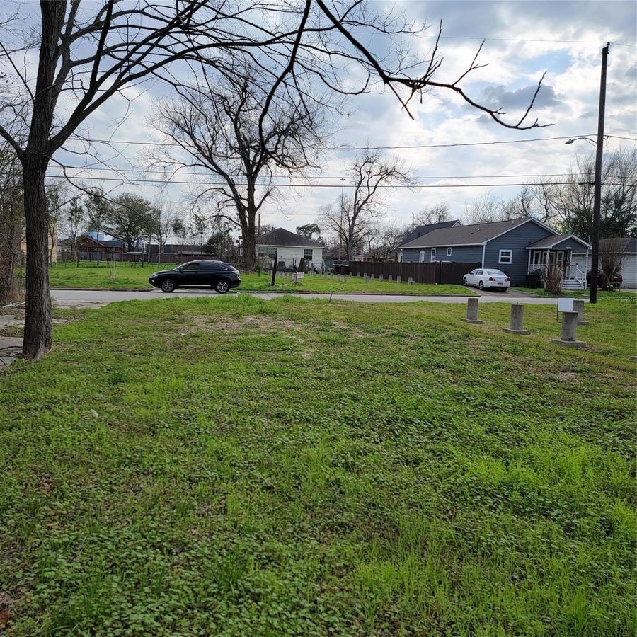Property photo for 1425 E 34th Street, Houston, TX