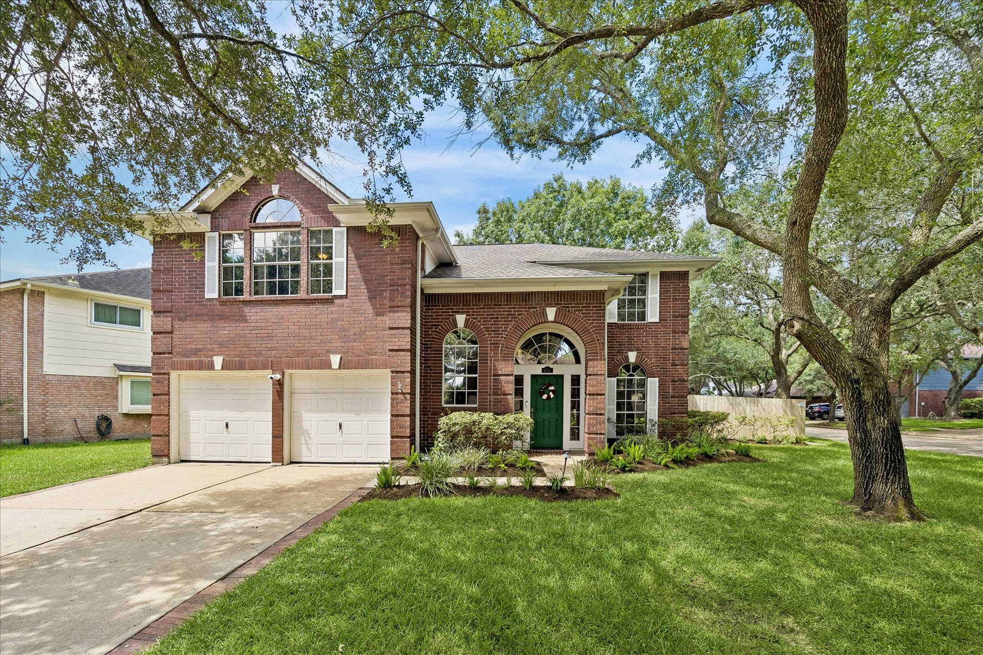 4231 Rocky Bend Drive, Sugar Land, TX 77479 Welcome to 4231 Rocky Bend, a charming two-story brick home with a lush green lawn and mature trees. The house features a two-car garage and a welcoming green front door. Large windows provide ample natural light, and the arched window above the entrance adds an elegant touch. Walk to parks and the elementary school. Recently completed road work on HWY 90 and the Grand Parkway will reduce commute times to work or shopping.