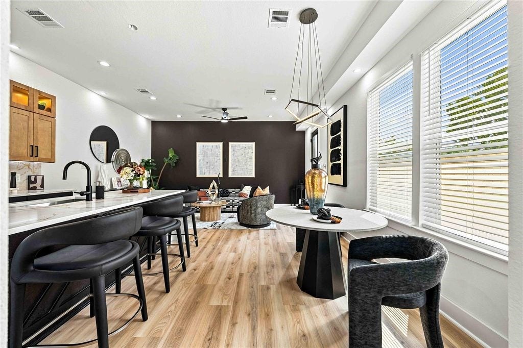 Open Kitchen & Living