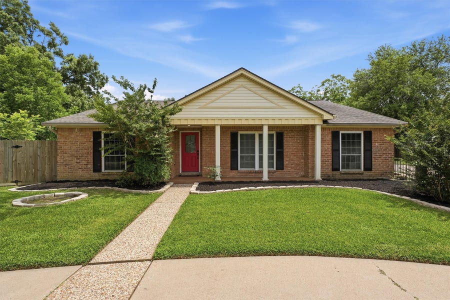 Property photo for 16346 Havenpark Court, Houston, TX