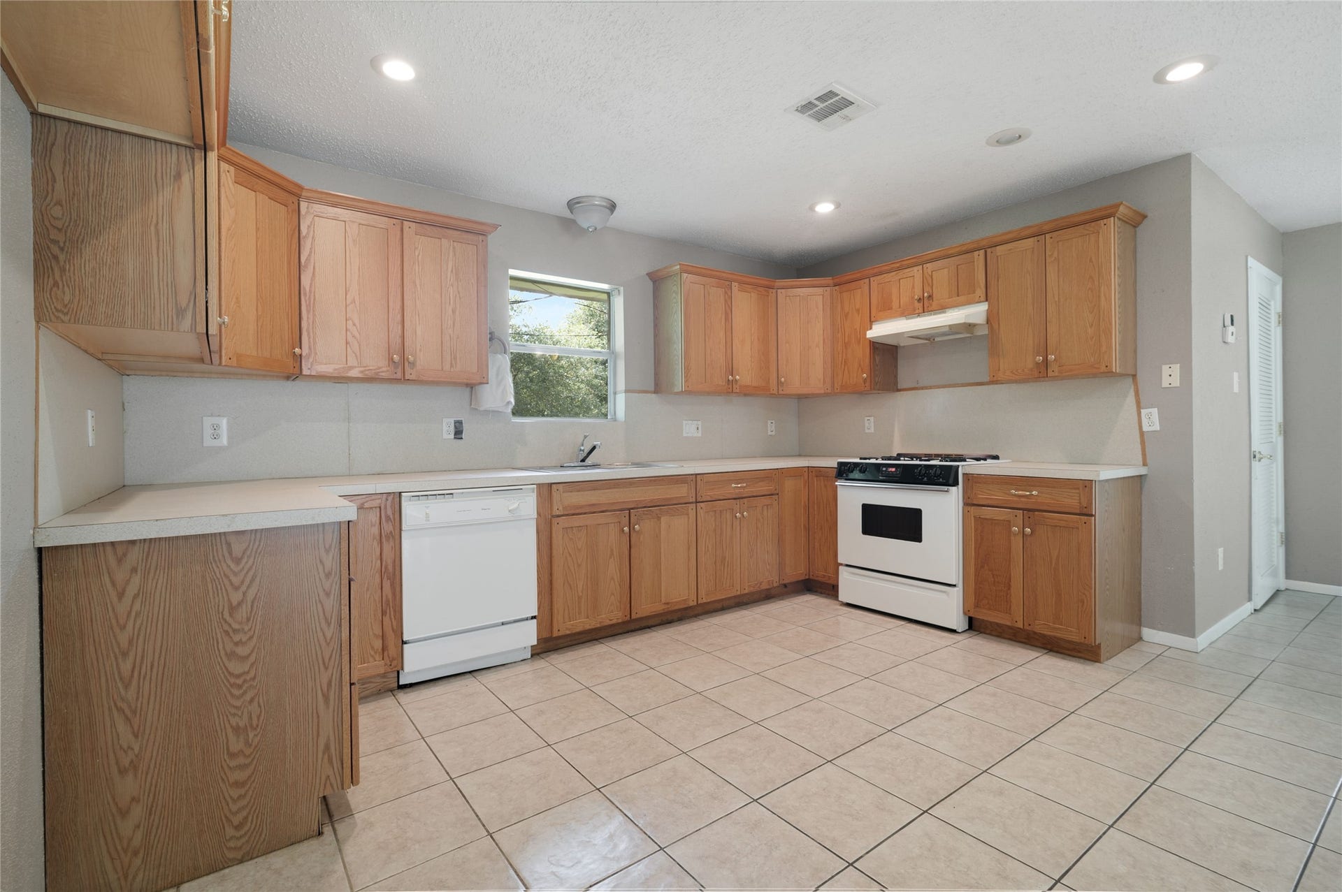 2808 Morenci Street, Pearland, TX 77584 2808 Morenci Street, Pearland, TX 77584