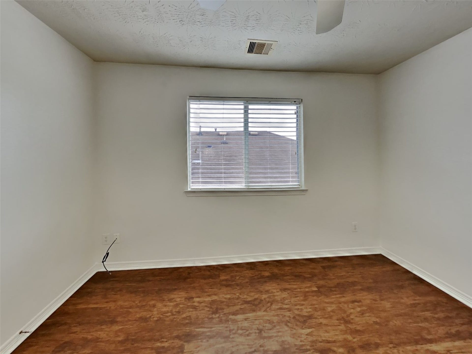 5043 Willow Point Drive, Conroe, TX 77303 5043 Willow Point Drive, Conroe, TX 77303