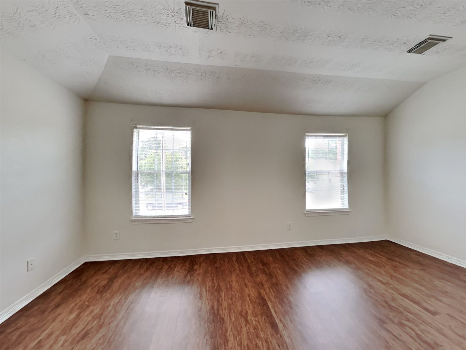 5043 Willow Point Drive, Conroe, TX 77303 5043 Willow Point Drive, Conroe, TX 77303