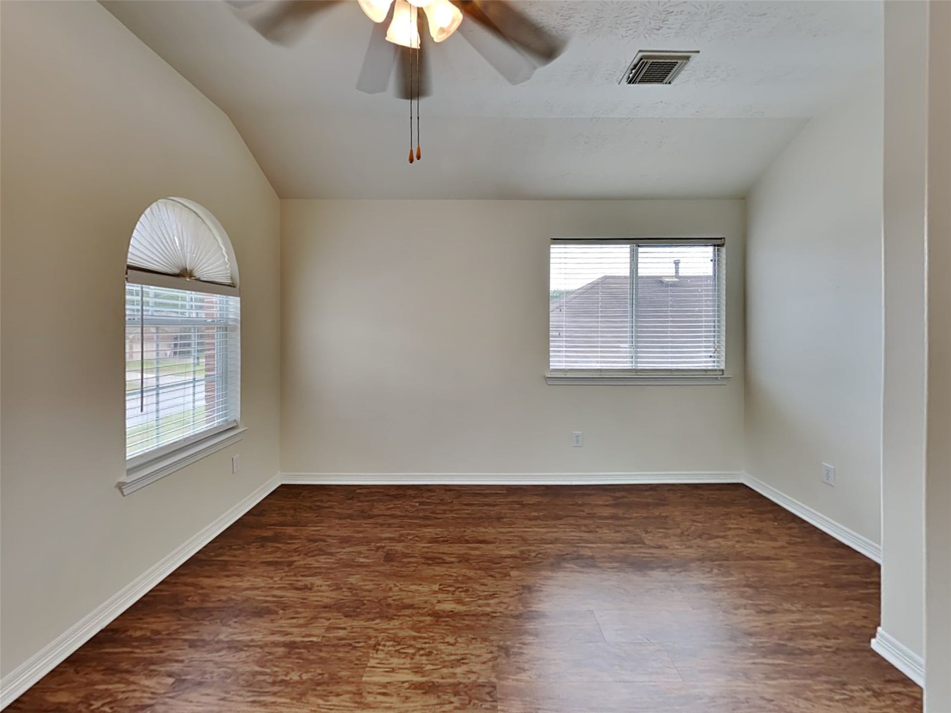 5043 Willow Point Drive, Conroe, TX 77303 5043 Willow Point Drive, Conroe, TX 77303