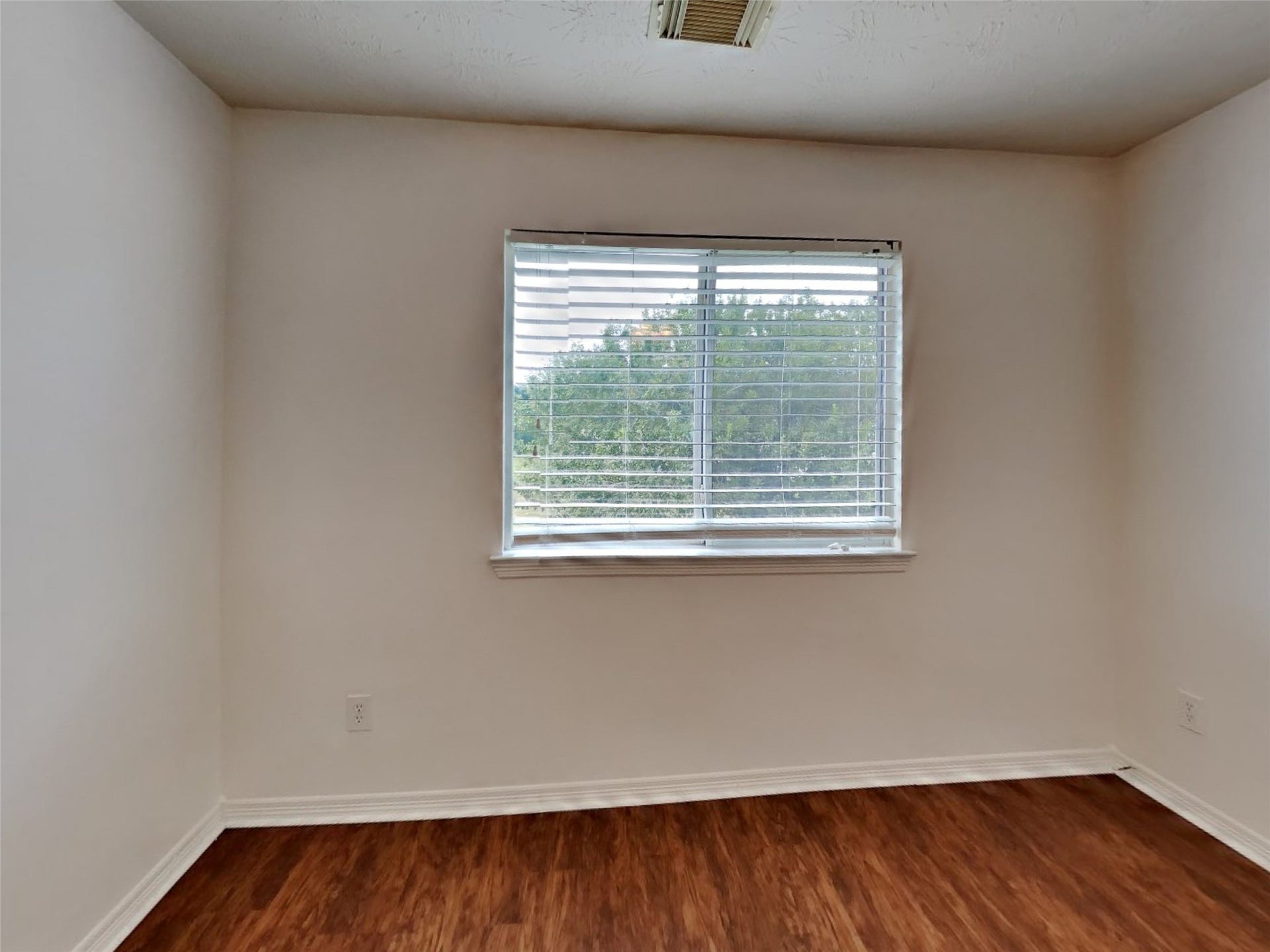 5043 Willow Point Drive, Conroe, TX 77303 5043 Willow Point Drive, Conroe, TX 77303