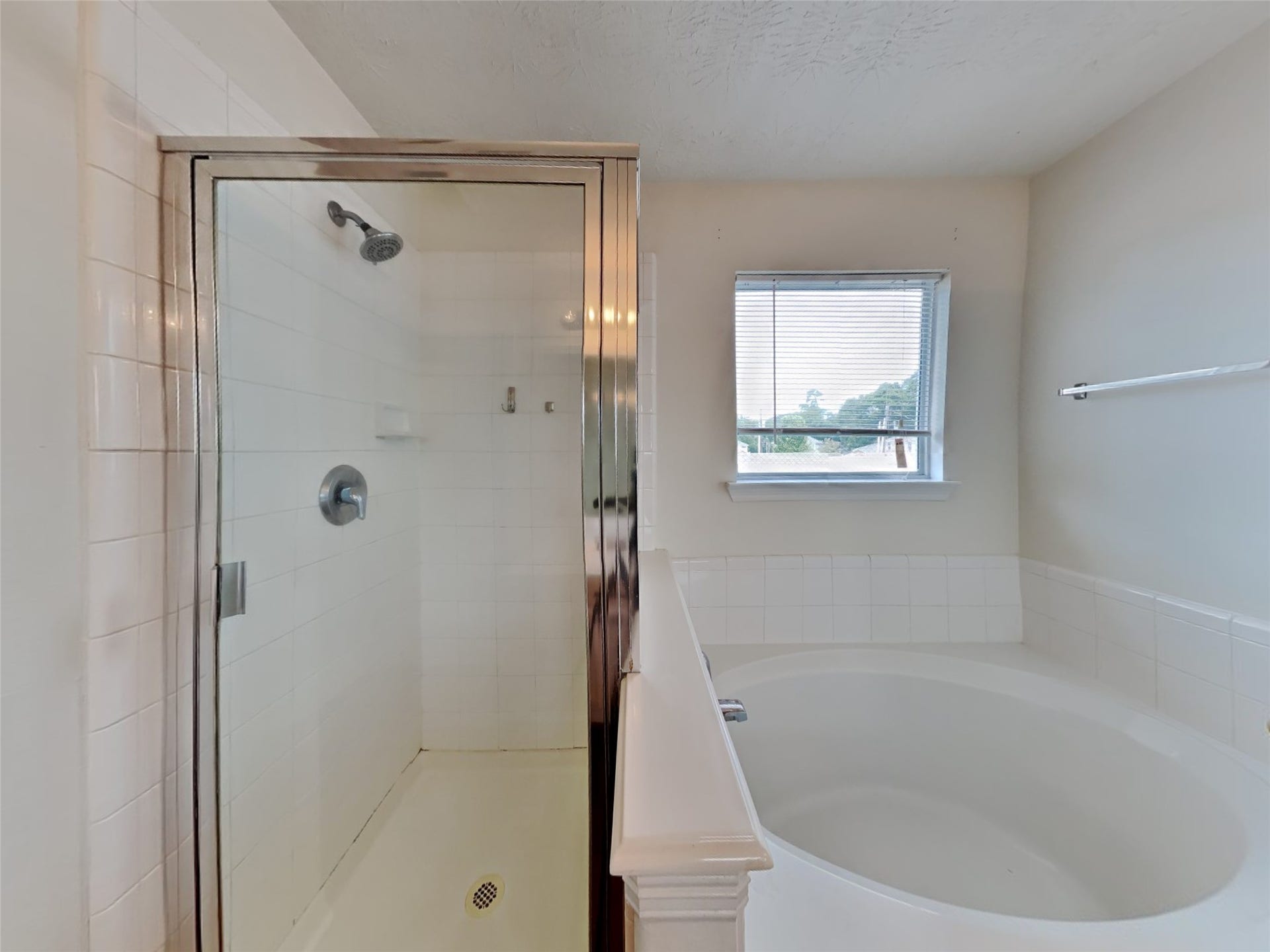 5043 Willow Point Drive, Conroe, TX 77303 5043 Willow Point Drive, Conroe, TX 77303