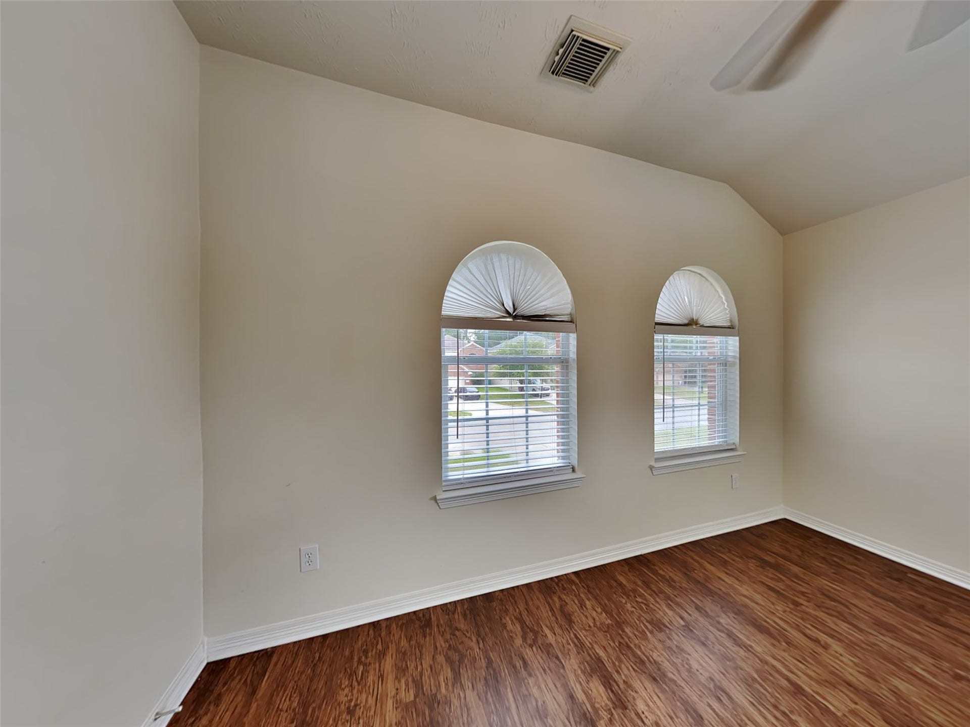 5043 Willow Point Drive, Conroe, TX 77303 5043 Willow Point Drive, Conroe, TX 77303