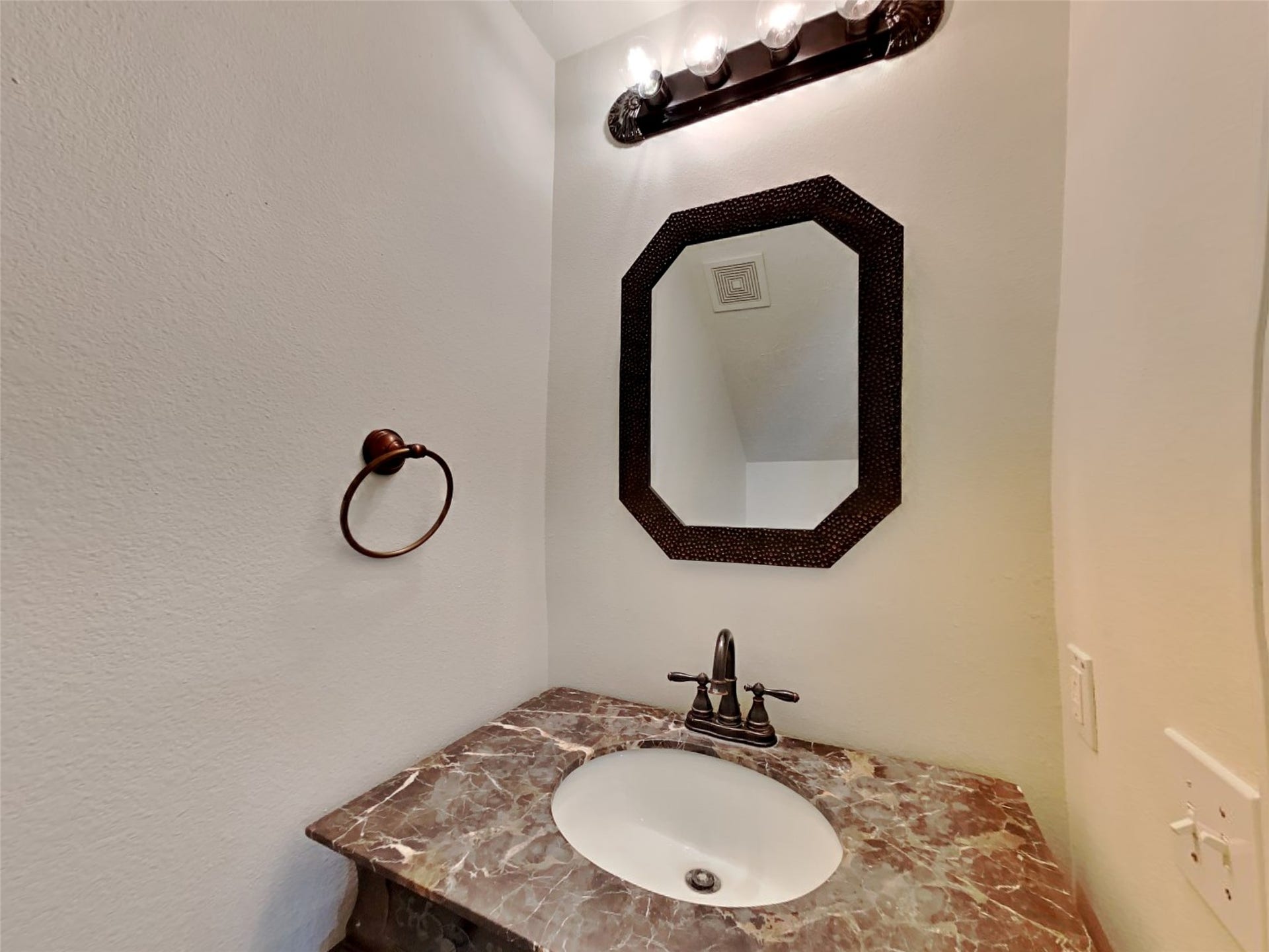 5043 Willow Point Drive, Conroe, TX 77303 5043 Willow Point Drive, Conroe, TX 77303