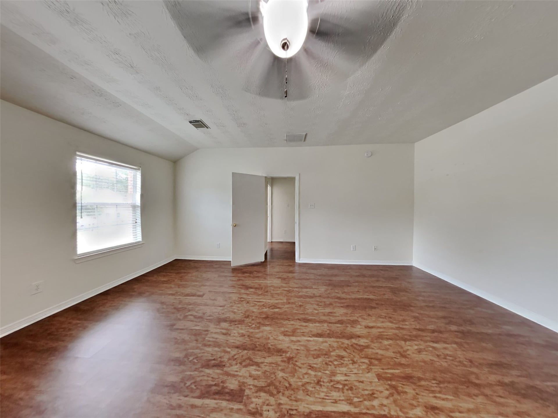 5043 Willow Point Drive, Conroe, TX 77303 5043 Willow Point Drive, Conroe, TX 77303