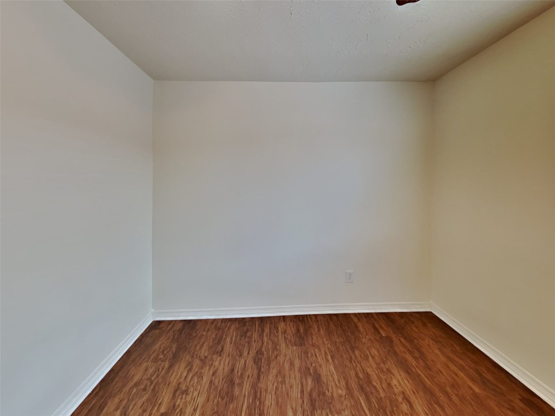 5043 Willow Point Drive, Conroe, TX 77303 5043 Willow Point Drive, Conroe, TX 77303