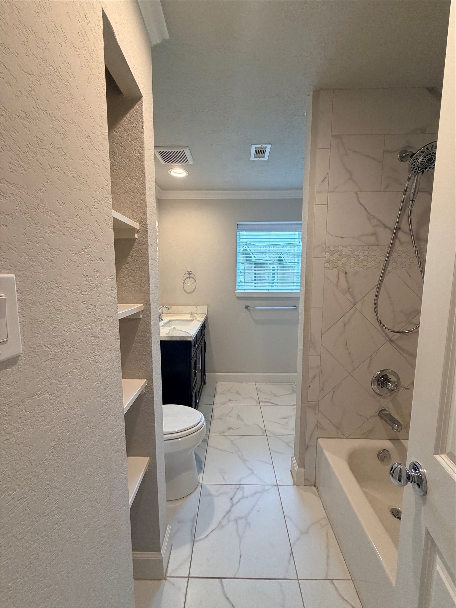2506 Northern Drive, League City, TX 77573 Bathroom 2