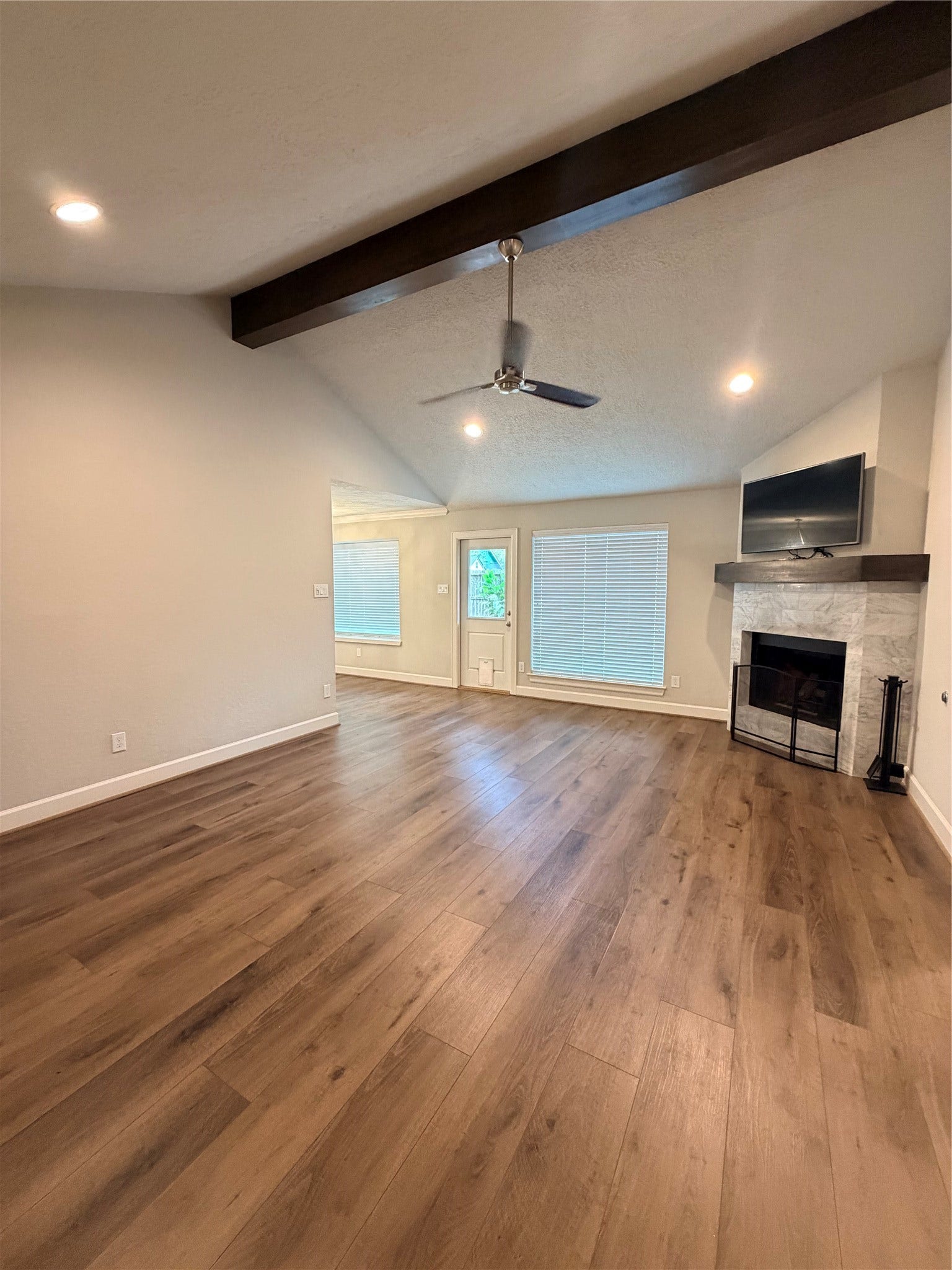 2506 Northern Drive, League City, TX 77573 Spacious living area with stained wood beam