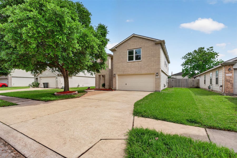 Property photo for 17111 Kemble Creek Drive, Houston, TX