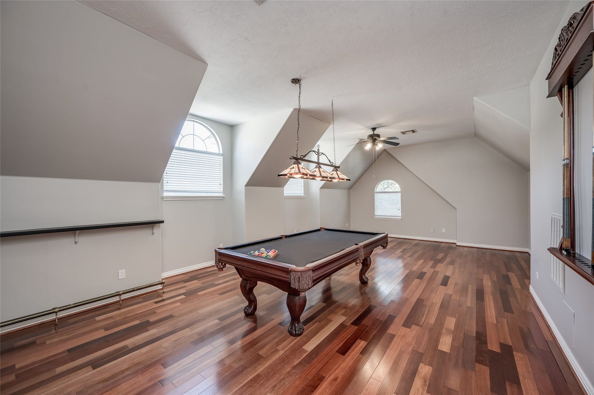 86 Pipers Walk, Sugar Land, TX 77479 Expansive game room with pool table and separate barroom at the other end of the room.
