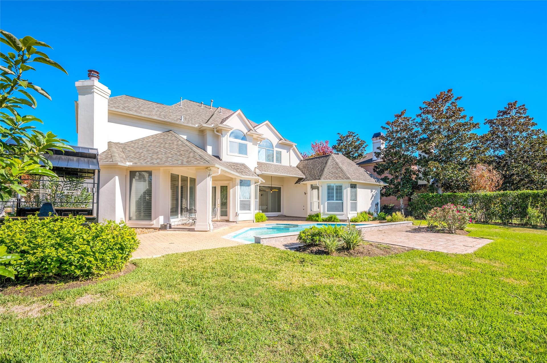 86 Pipers Walk, Sugar Land, TX 77479 Open, grassy areas are great for outdoor activities, children, and pets. NEW ROOF installed in 2022!
