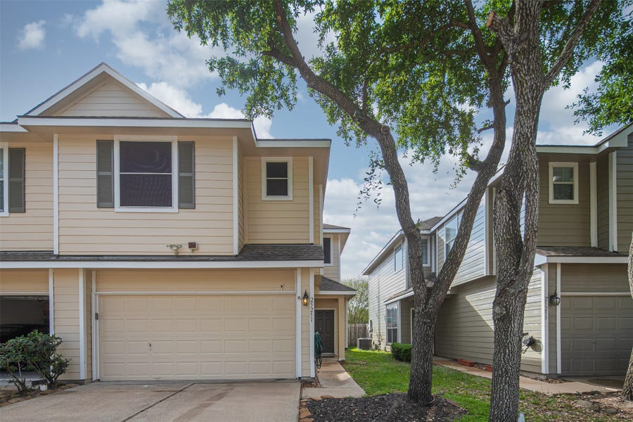 Property photo for 25251 Boulder Bend Lane, Katy, TX