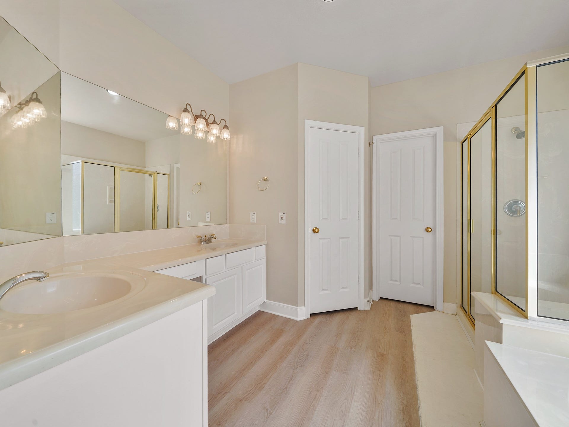 3907 Garnet Falls, Sugar Land, TX 77479 The master bathroom features a large vanity with dual sinks. It includes a glass-enclosed shower and separate bathtub.