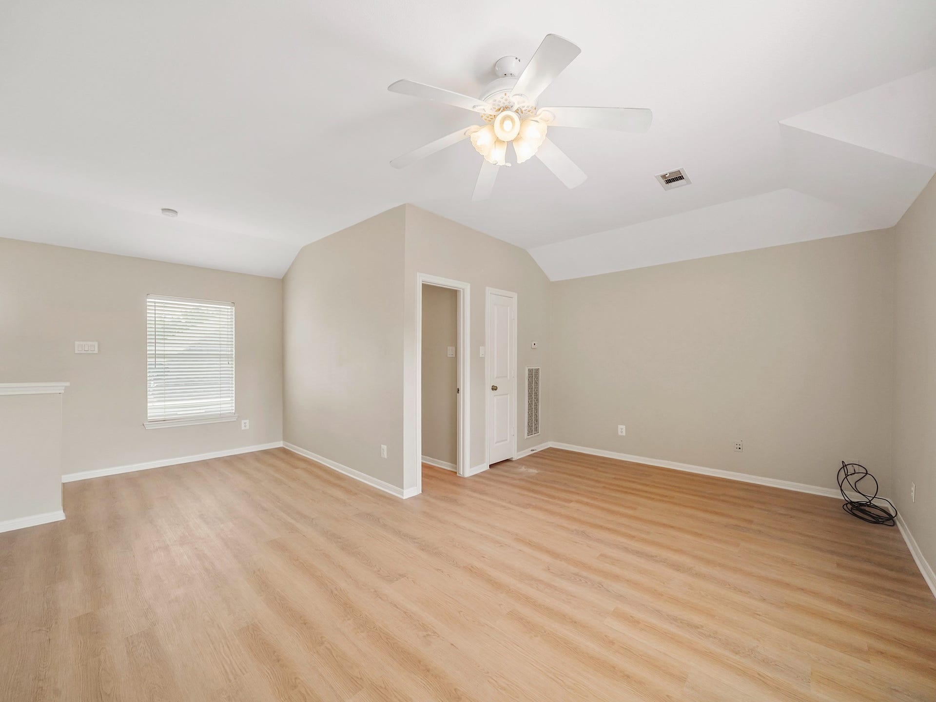 3907 Garnet Falls, Sugar Land, TX 77479 Garage apartment.