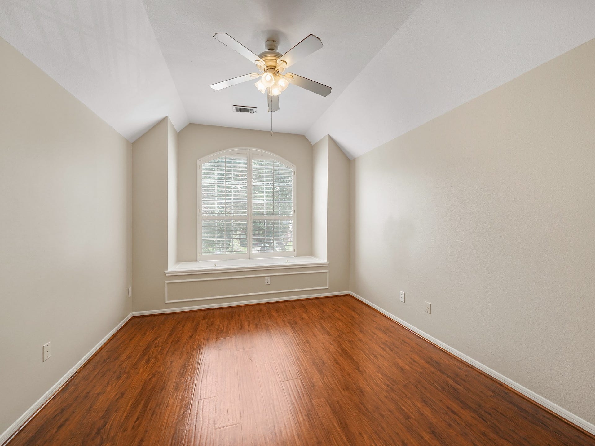 3907 Garnet Falls, Sugar Land, TX 77479 Bedroom 2 upstairs.
