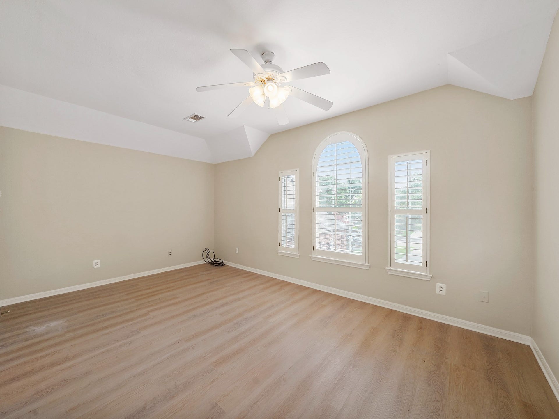 3907 Garnet Falls, Sugar Land, TX 77479 Garage apartment.