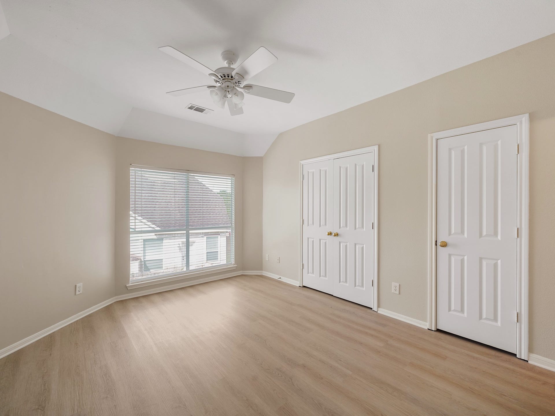 3907 Garnet Falls, Sugar Land, TX 77479 Bedroom 3 upstairs.
